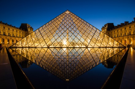 louvre_pyramid_after_sunset_by_digitalbrain-d5jqsqo