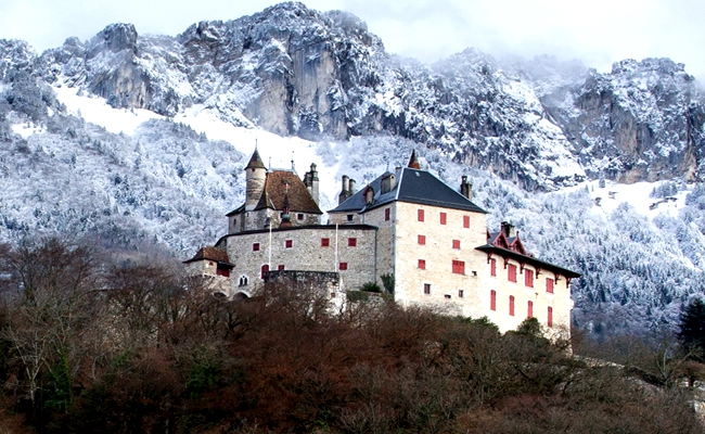 芒通·圣贝尔纳城堡