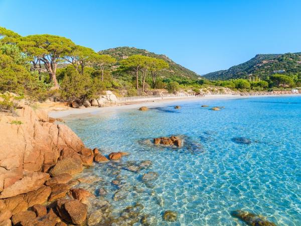 camp-out-on-a-secluded-beach-on-the-island-of-corsica-1024x768