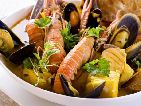 slurp-up-a-bowl-of-bouillabaisse-fish-stew-in-its-birthplace-marseille-1024x768