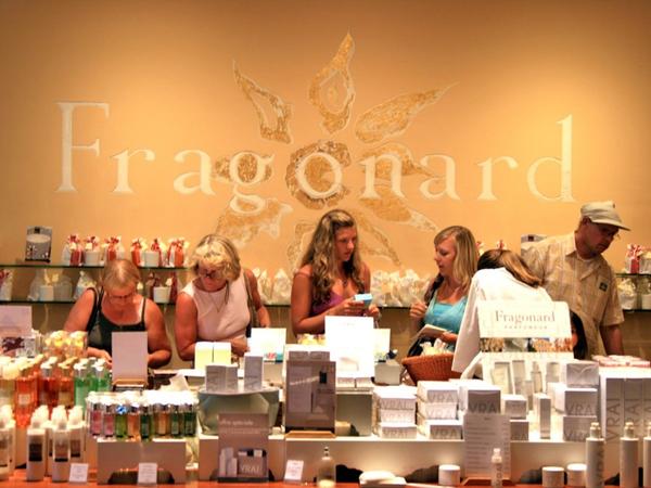 smell-the-homemade-perfumes-at-a-perfume-factory-in-grasse-1024x768