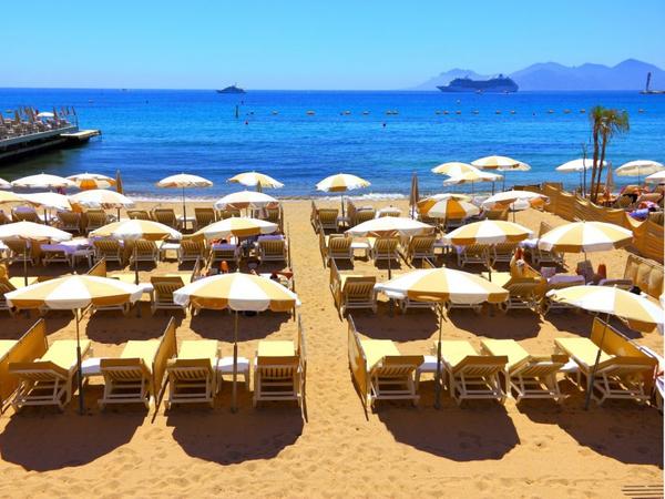 sunbathe-on-a-glamorous-beach-in-cannes-1024x768