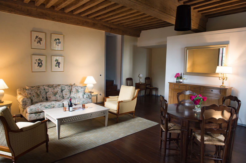 勃艮第城堡住宿